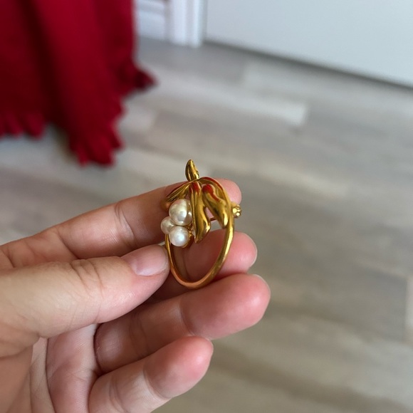 4/$50 NAPIER Gold and Pearl Leaf Brooch 😍 - Picture 5 of 9